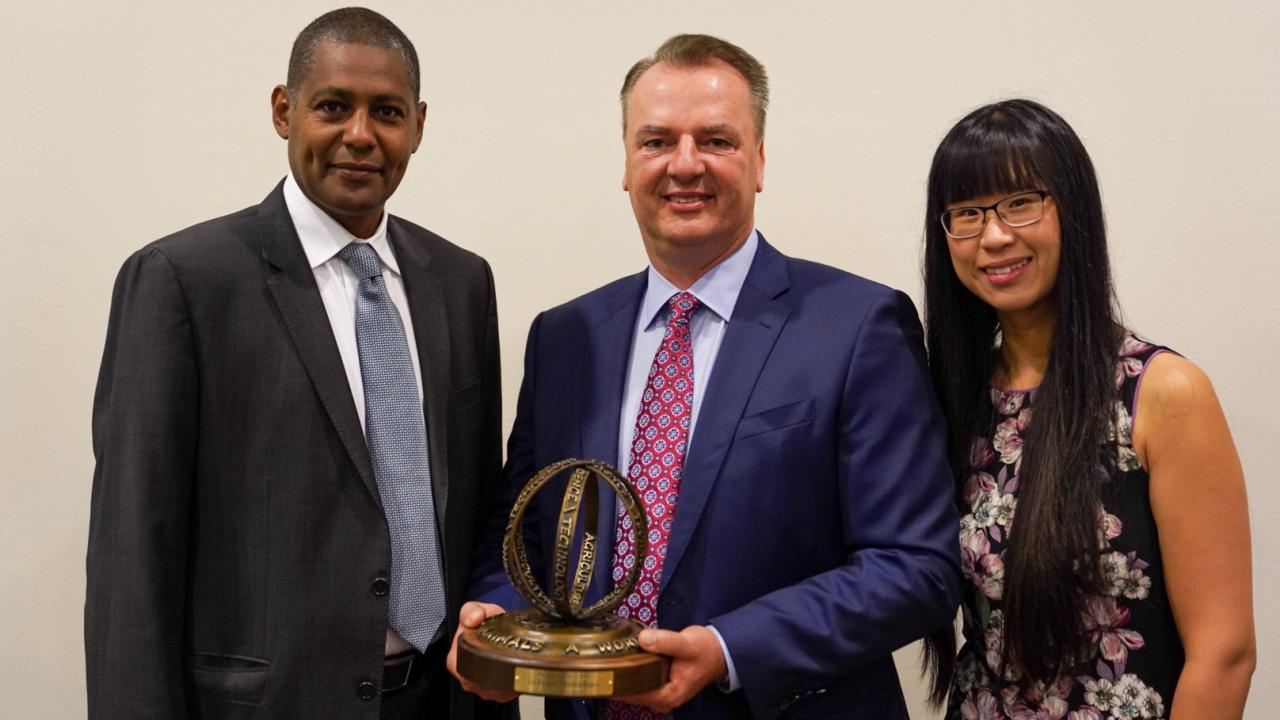 Mitloehner awarded CAST communication award